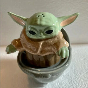 NEW STAR WARS The Mandalorian THE CHILD 3DSculpted Salt & Pepper Shaker Set